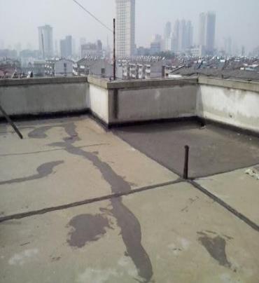 鄂尔多斯市漏水维修 楼顶漏水是什么原因，楼顶漏水维修方法是什么?